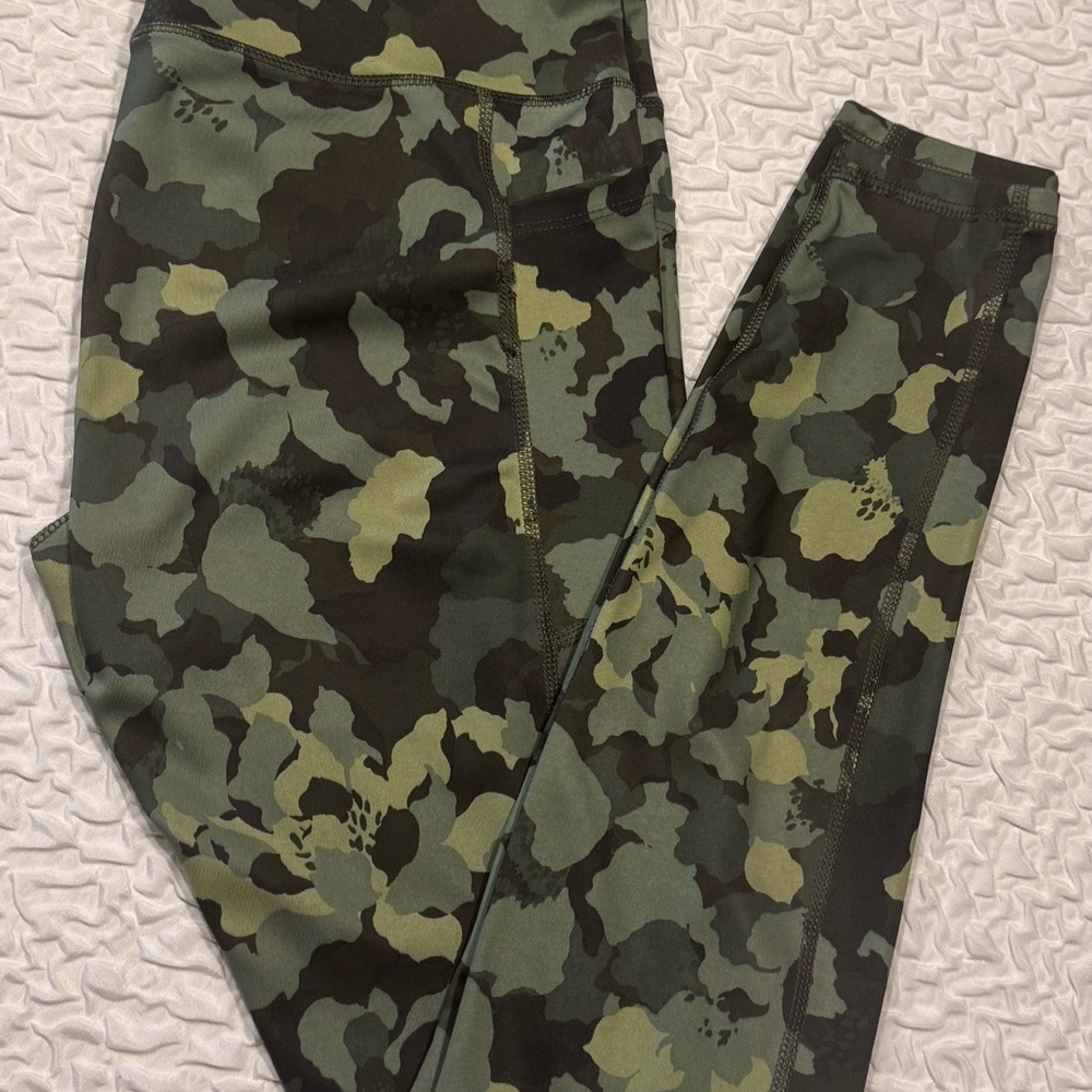 Camouflage leggings Size S.